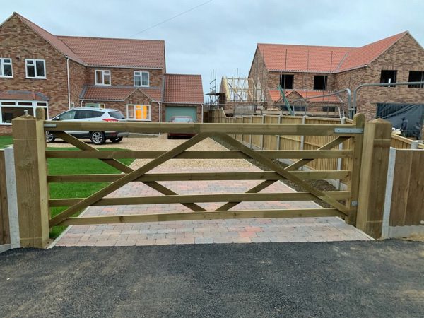 B Field Gate 3600mmx1350mm R/H